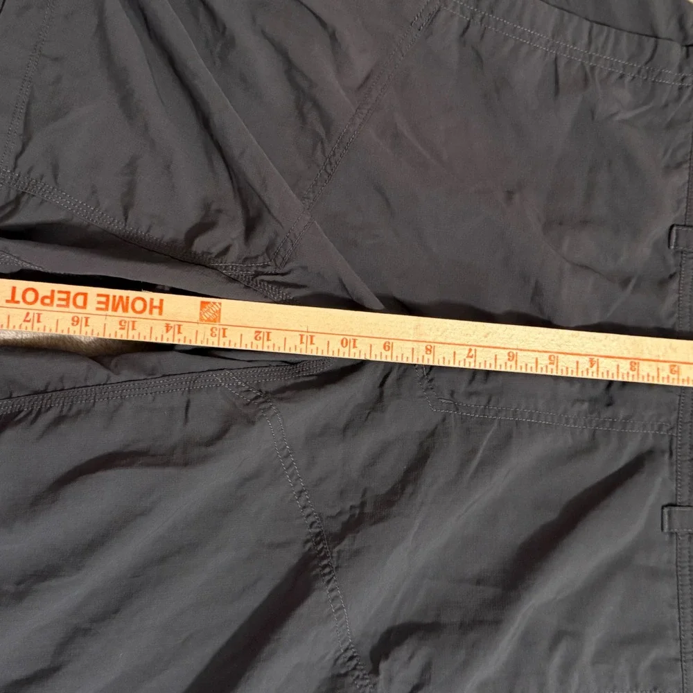 The North Face Mens Grey Nylon Hiking Cargo Shorts Size 38